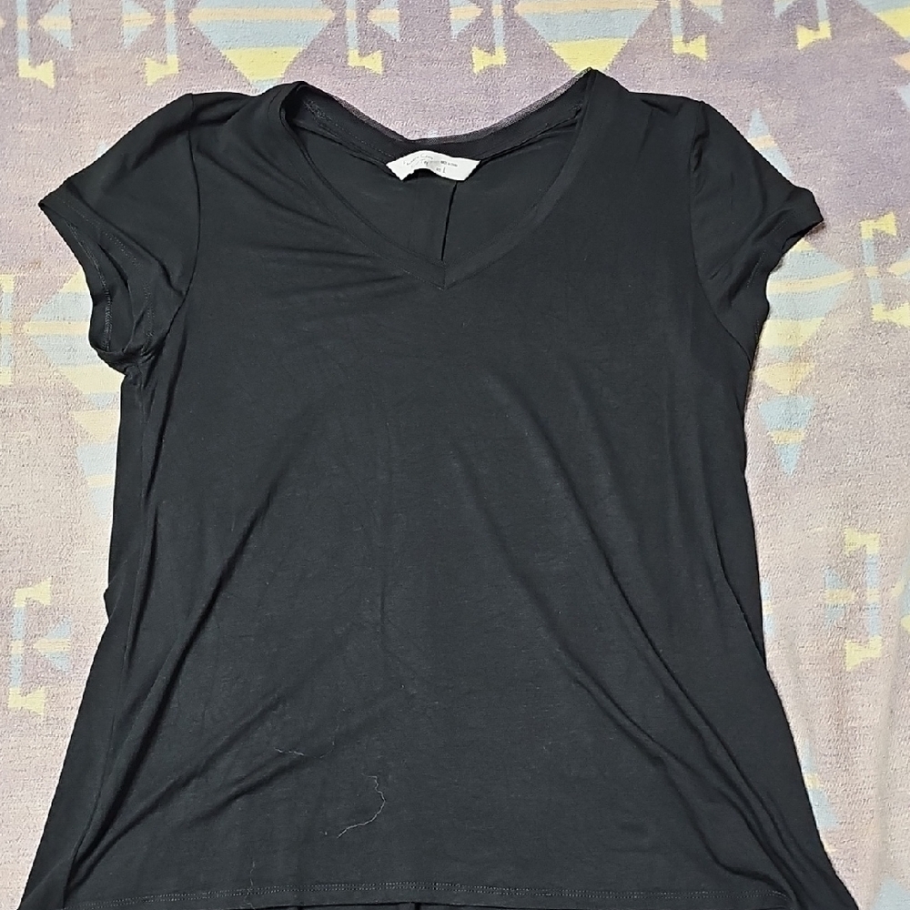 Women’s Black V-Neck Short Sleeve Top HiLo Hem